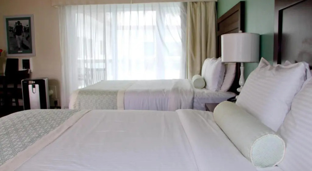 Четырёхместный номер Standard с видом на бассейн Capri Laguna on the Beach - A Boutique Hotel