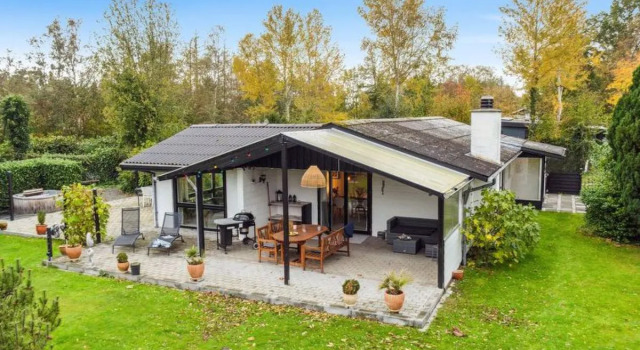 "Holmved" - 550m from the sea in Lolland, Falster and Mon, Boek Hotel Idestrup Falster