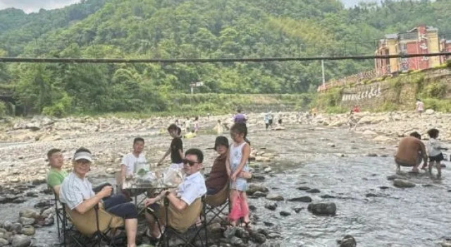 Chengdu Huashuiwan Xiyunqi Hot Spring Homestay, Varaa Hotelli Chengdu Sichuan