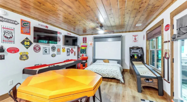 Коттедж Ellijay Resort Home w/ Hot Tub & Fire Pit!