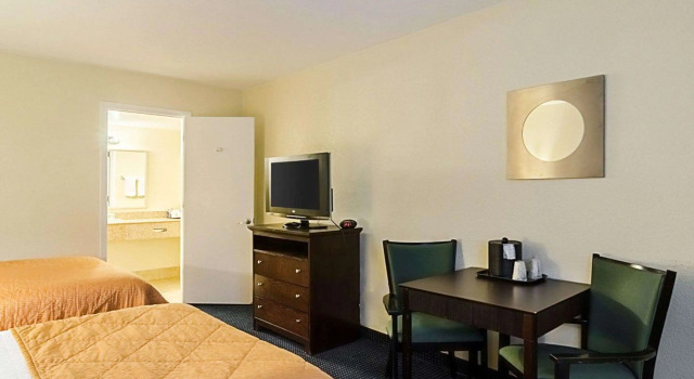 Четырёхместный номер Standard Rodeway Inn & Suites Williamsburg Central