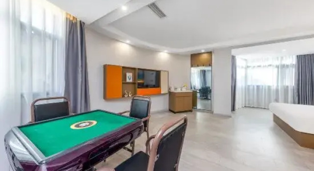 Люкс Comfort Qingju Kaiyun Hotel (Mangshi Airport)