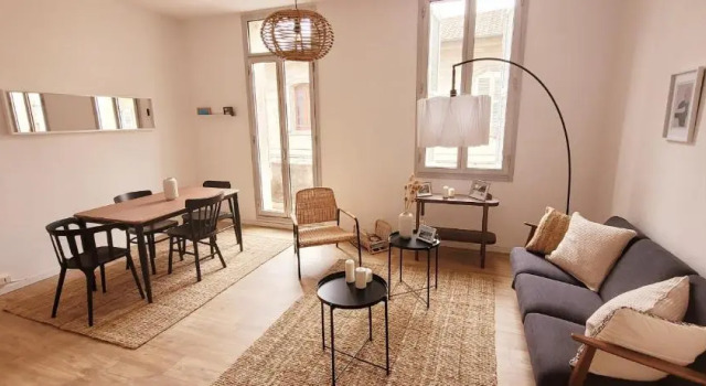2 bedroom apt with BALCONY - Historical center