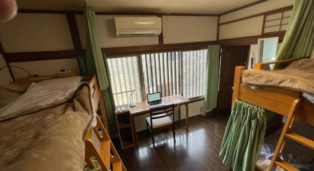 Кровать в общем номере Guesthouse KYOTO COMPASS