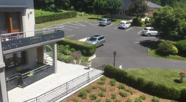Апартаменты Logis Hôtel Le Relais du Bois Vialotte