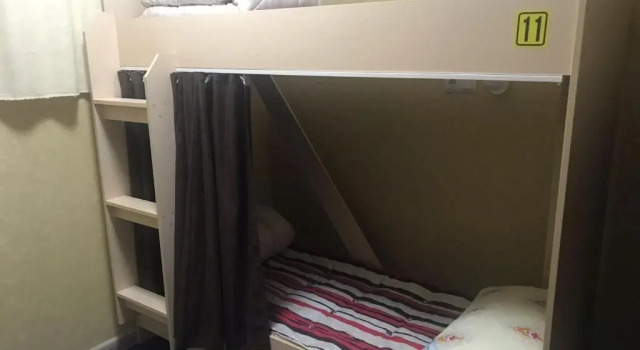 Кровать в общем номере (мужской номер) Makenty house hotel