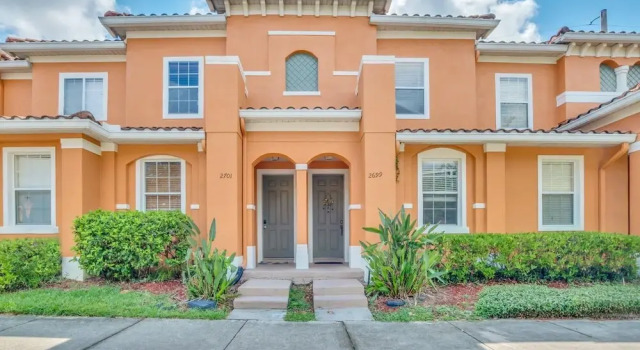 Gorgeous 3 bed Room Townhome Minutes to all the Attractions