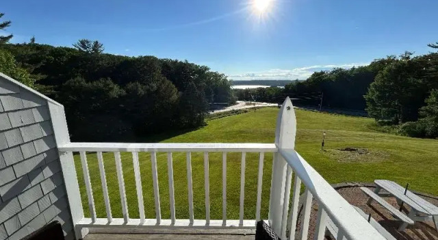 Четырёхместный номер Standard с балконом Cod Cove Inn, BW Signature Collection