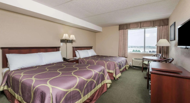 Четырёхместный номер Standard Super 8 by Wyndham Mississauga