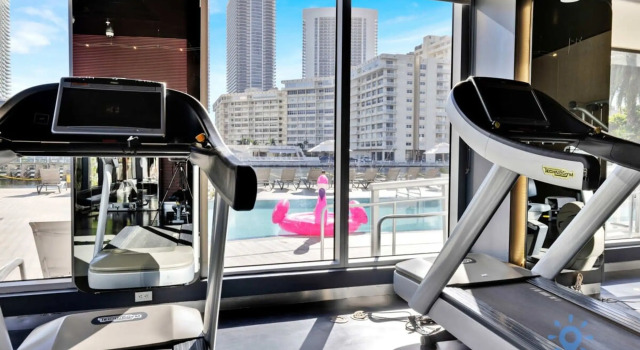 Spacious 2BR Condo Sleeps 6 Amazing Amenities, Rezerwuj Hotel Hallandale Beach 