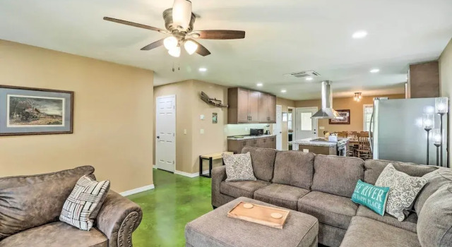 Brand New Cotter Home, Walk to Trout Fishing, Prenota Casa vacanze Hotel a Missouri con parcheggio, Parcheggio
