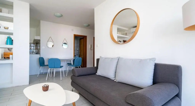 Апартаменты c 1 комнатой с балконом и с видом на море Apartment Radovan