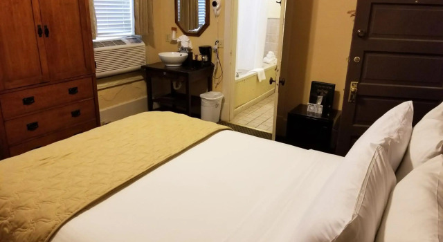 Basin Park Hotel and Spa, Забронировать Курортный отель Отели в центре Юрика-Спрингса с завтраком, отели в центре Юрика-Спрингса с завтраком