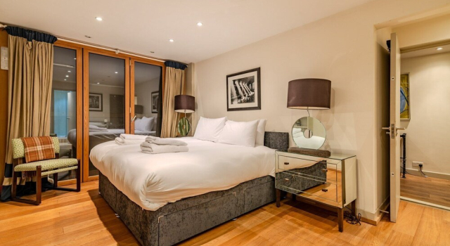 Коттедж Beautiful Three Bedroom House in West London