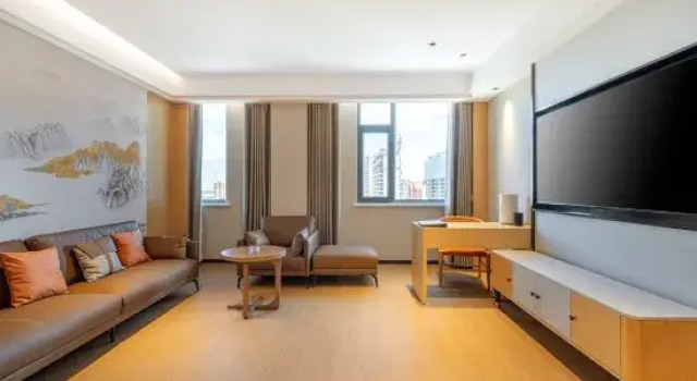 Люкс Translated into Longze Huili Hotel International