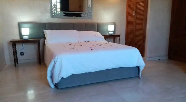 Maison d'hôtes Souleymane, Забронировать Отель Отели Марракеш-Тенсифт-Эль-Хауз с парковкой, Парковка