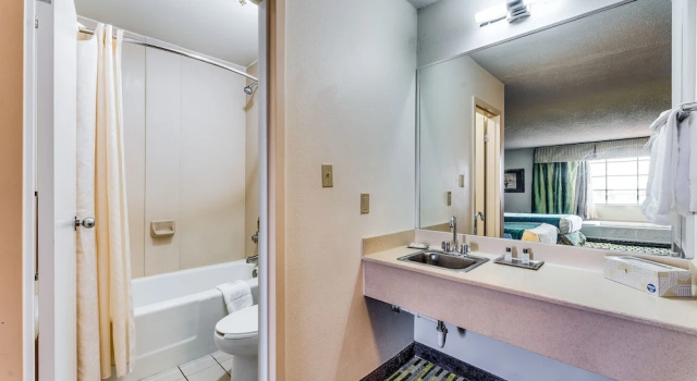 Двухместный номер Standard Wyndham Garden Wichita Downtown