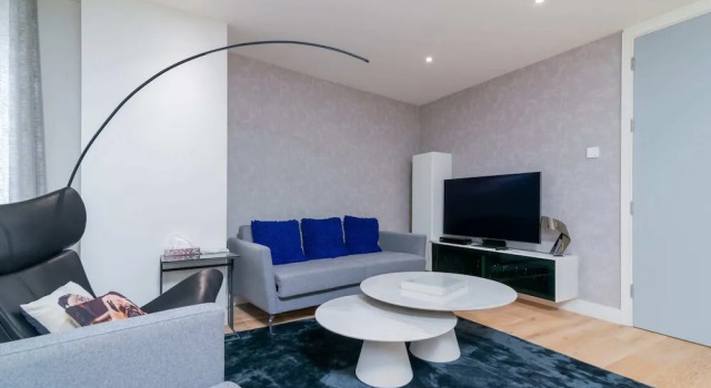 Urban Apartment in Central London for up to 4 Guests!, Забронировать Апартаменты/квартира Лондонский Сити Лондон, рядом с Роупел-стрит