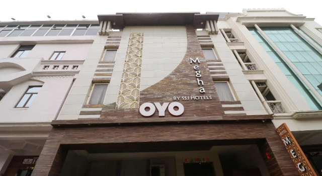 Capital O 69928 Megha Inn, Забронировать Отель Чарбагх штат Уттар-Прадеш