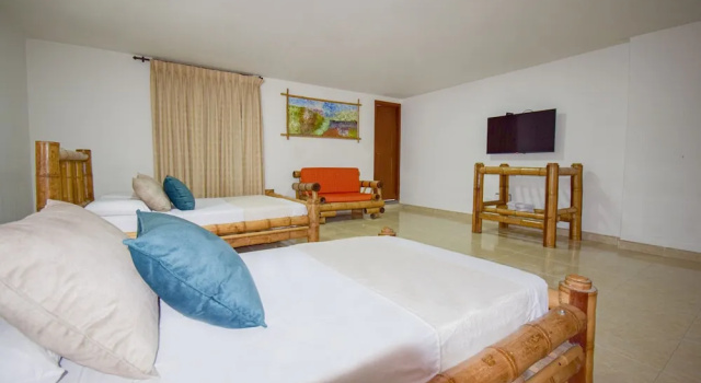 Трёхместный номер Standard Hotel Toledo Plaza
