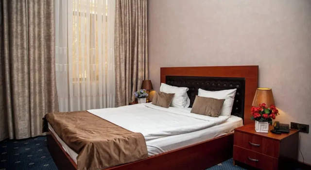 Hotel & Bistro, Забронировать Отель Отели Баку 3 звезды, рядом с Станция метро Низами, 3*