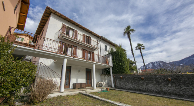 Casa Fronte Isola