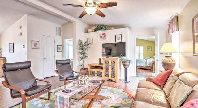 Коттедж Surfside Beach Home w/ Resort Perks: Walk to Beach