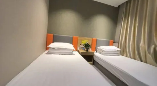 Кровать в общем номере (женский номер) XingYuan Hostel