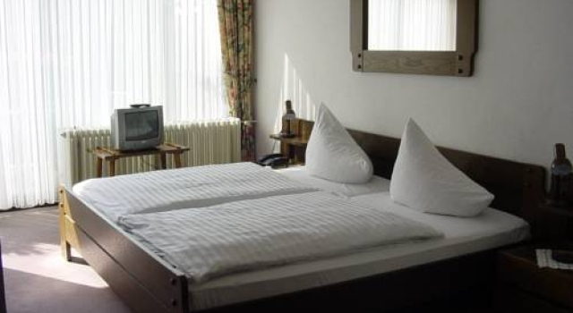 Hotel Garni Helga Hein, Забронировать Отель Лохаузен Дюссельдорф