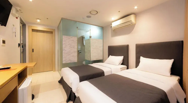 Четырёхместный номер Standard Moxy Seoul Myeongdong
