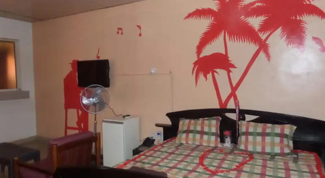 Одноместный люкс DC Bar & Suites