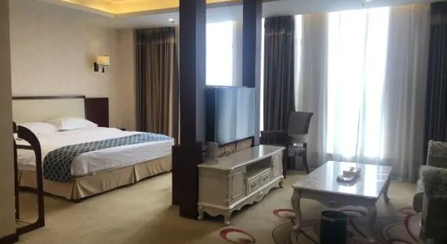 Полулюкс Deluxe Karamay Jiuyue Longhua Grand Hotel