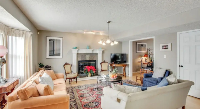2 Mi to KU Campus: Group Getaway w/ Patio & Garden, Reserva ahora Casa o chalet Hoteles en Menoken con aparcamiento, Aparcamiento