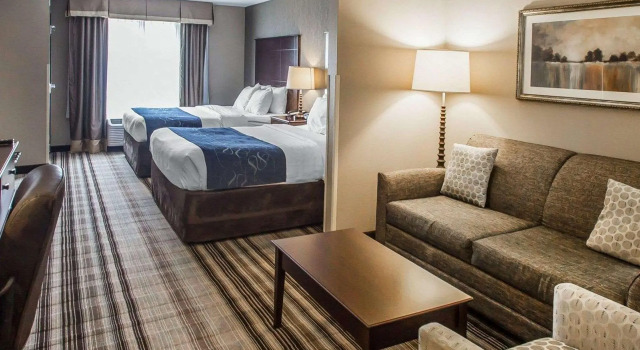 Четырёхместный люкс Comfort Suites Hudson I-94