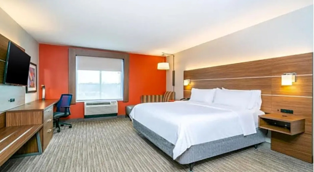 Люкс Standard Holiday Inn Express Hotel & Suites Tappahannock by IHG