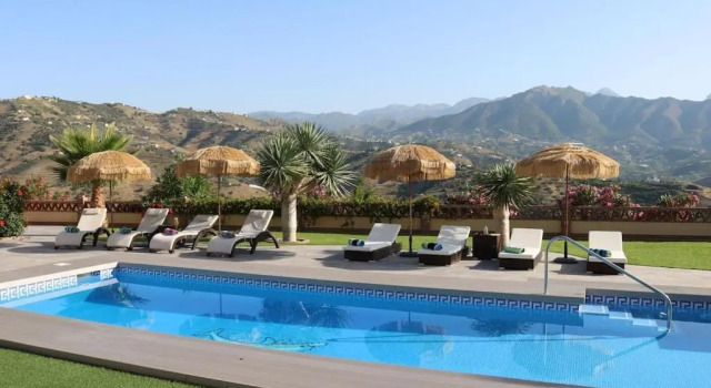 Exceptional Costa del Sol Villa El Espuela for 8 Heated pool Amazing views & quality, Buchen Sie Villa Torrox Axarquía