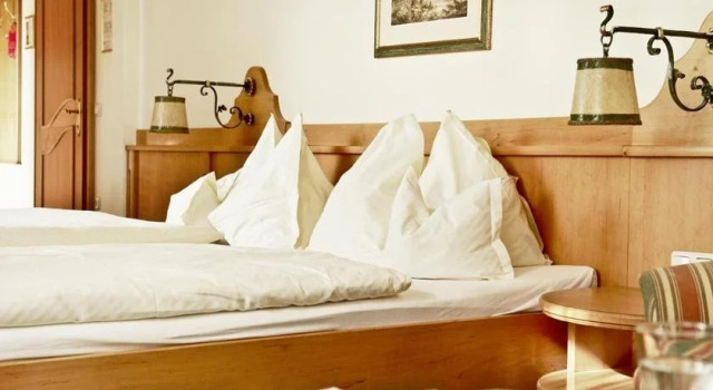 Hotel Lindner, Book Hotel  