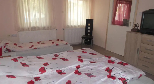 Tiszavirág Apartmanház, Забронировать Отель Сегед Чонград