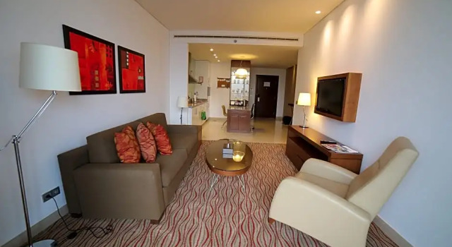 Люкс c 1 комнатой с балконом и с видом на город Staybridge Suites Beirut by IHG