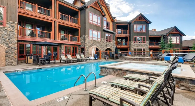 Breck_bluesky_502