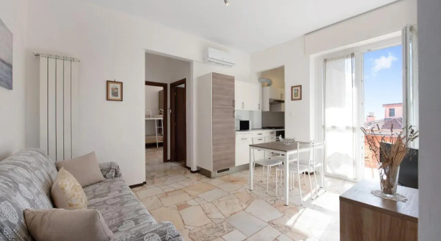 Bilocale Corosu Con 2 Balconi