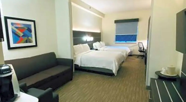 Четырёхместный люкс Holiday Inn Express Hotel & Suites- Gadsden by IHG