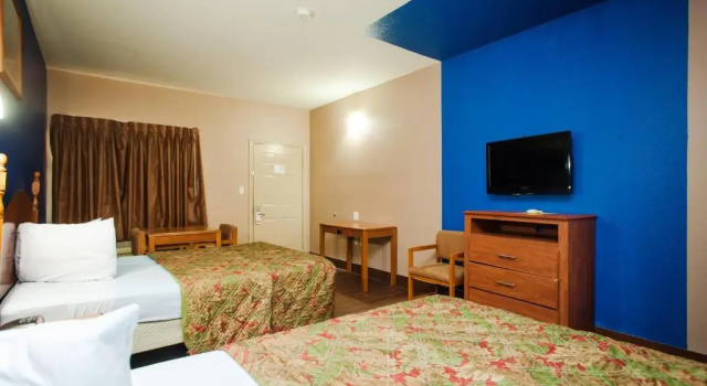 Четырёхместный номер Standard Scottish Inn & Suites