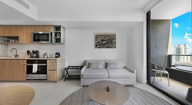 Downtown 1-BD Condo - City Views, Забронировать Апартаменты/квартира Апартаменты Miami Metropolitan Area, Апартаменты/квартира