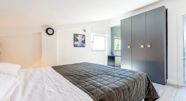 Awesome Home in Krilo Jesenice with Hot Tub, WiFi & 2 Bedrooms, Rezervovat Hotel Hotely v Krilo s parkováním, Parkování