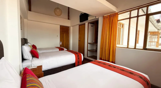 Трёхместный номер Standard с балконом Hotel Monasterio San Pedro