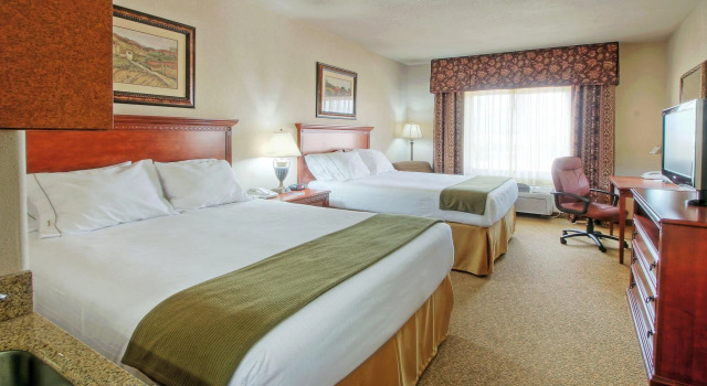 Четырёхместный номер Standard Holiday Inn Express Hotel & Suites Las Cruces by IHG