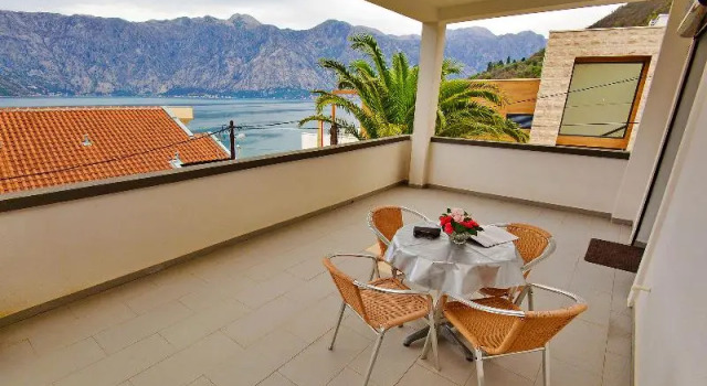 Standard Zimmer Step to Kotor bay St-oliv