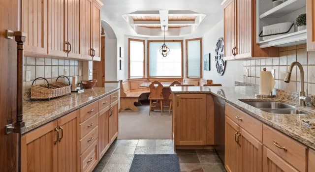 Коттедж Family Getaway~pool, Hot Spring, Scuba & Ice Castles 727 4 Bedroom Home by RedAwning