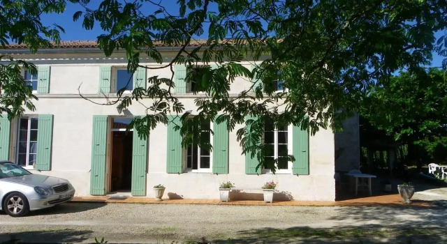 Gîte cosy, sur jardin, terrasse privée, parking au calme en rdc, Book Hotel Gémozac 